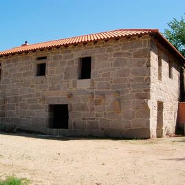 Hermanos García Carrera, S.L. fachada en piedra